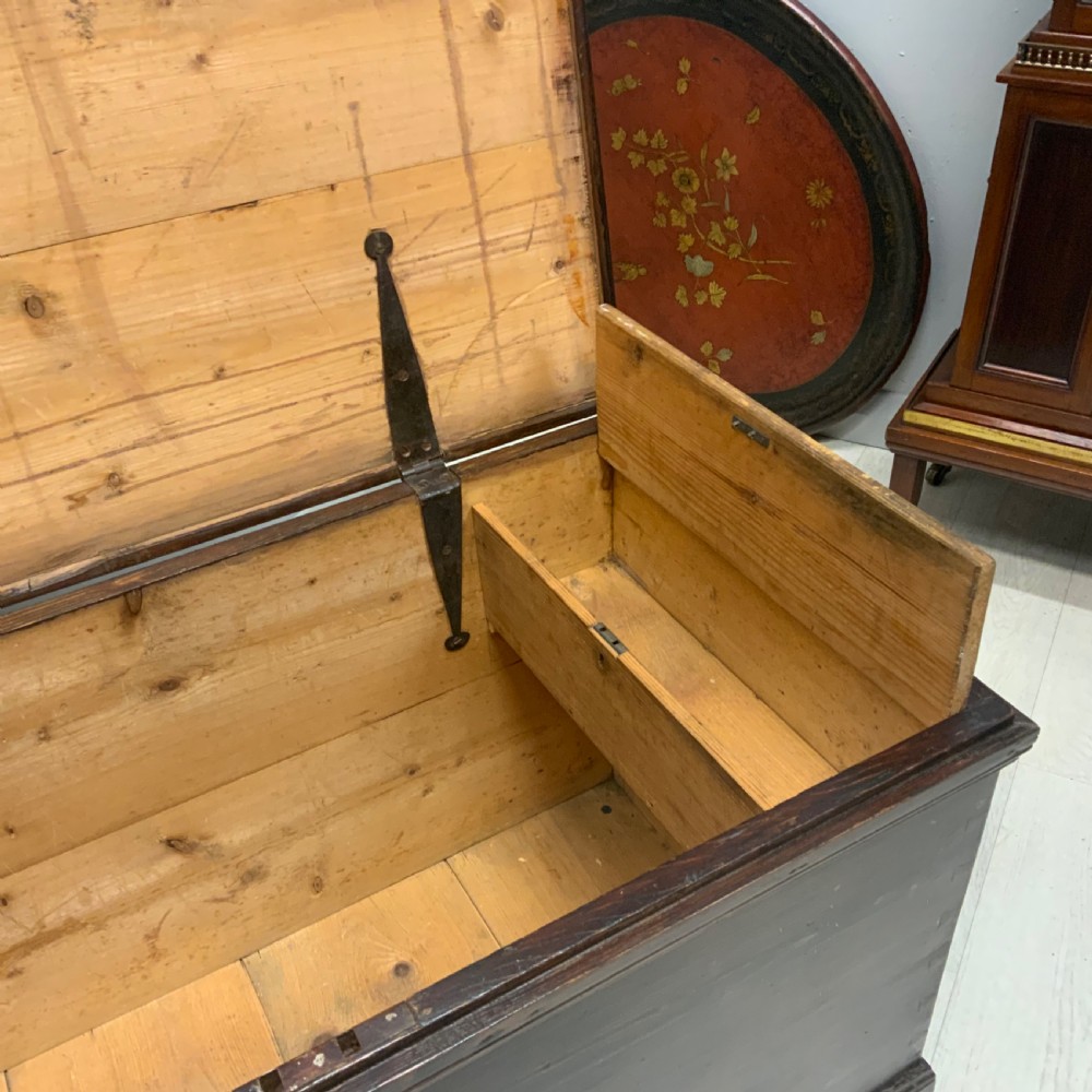Victorian pine blanket box with working lock & key View VI