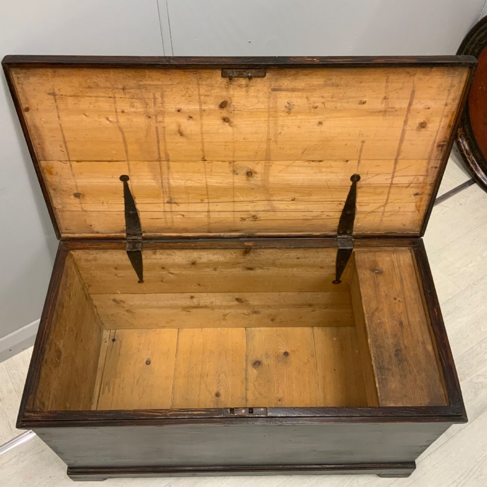 Victorian pine blanket box with working lock & key View VII