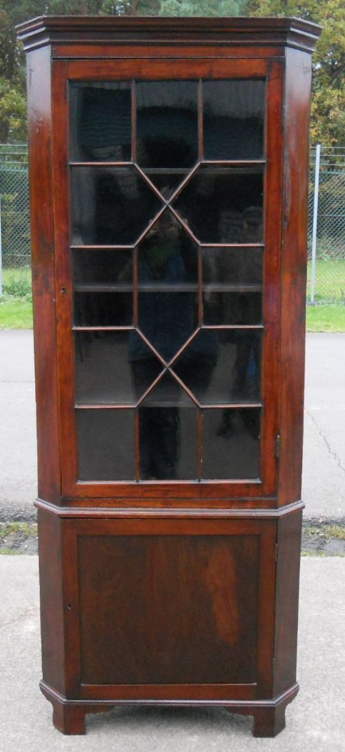 Georgian Mahogany Standing Corner Cupboard