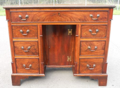 GEORGIAN STYLE SMALL MAHOGANY WRITING DESK