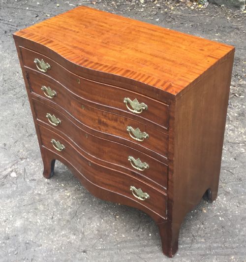 SERPENTINE MAHOGANY CHEST OF DRAWERS - ADDITIONAL PHOTO 1