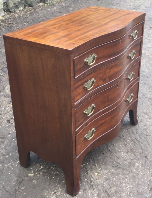 SERPENTINE MAHOGANY CHEST OF DRAWERS - ADDITIONAL PHOTO 2