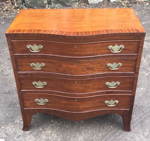 SERPENTINE MAHOGANY CHEST OF DRAWERS - ADDITIONAL PHOTO 4