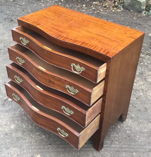 SERPENTINE MAHOGANY CHEST OF DRAWERS - ADDITIONAL PHOTO 6