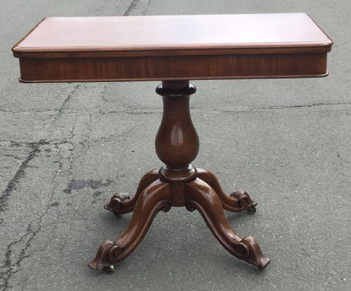 Victorian Mahogany Pedestal Tea Table