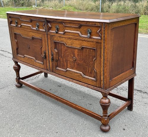 JACOBEAN STYLE OAK DRESSER - ADDITIONAL PHOTO 4
