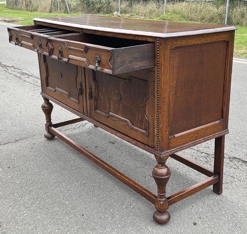 JACOBEAN STYLE OAK DRESSER - ADDITIONAL PHOTO 5