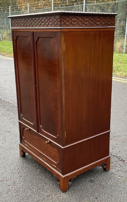 CHIPPENDALE STYLE MAHOGANY CABINET - ADDITIONAL PHOTO 1