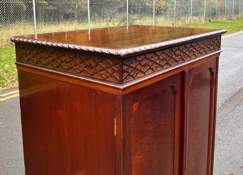 CHIPPENDALE STYLE MAHOGANY CABINET - ADDITIONAL PHOTO 3