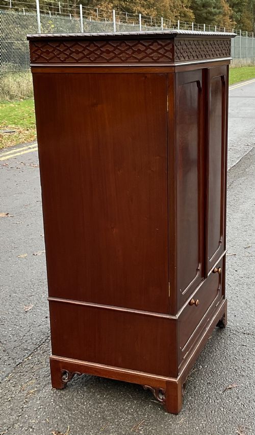 CHIPPENDALE STYLE MAHOGANY CABINET - ADDITIONAL PHOTO 4