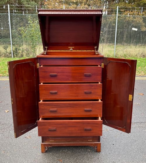 CHIPPENDALE STYLE MAHOGANY CABINET - ADDITIONAL PHOTO 9