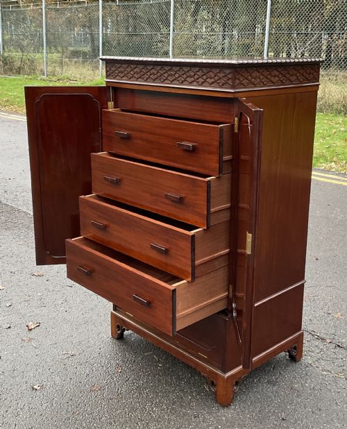 CHIPPENDALE STYLE MAHOGANY CABINET - ADDITIONAL PHOTO 10