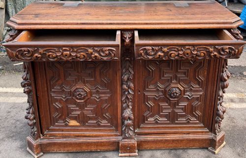 VICTORIAN LARGE CARVED OAK SIDEBOARD - ADDITIONAL PHOTO 4