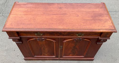 VICTORIAN MAHOGANY TWO DOOR SIDEBOARD - ADDITIONAL PHOTO 3