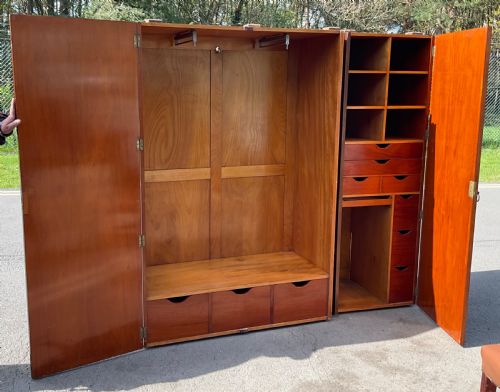EDWARDIAN LARGE MAHOGANY TRIPLE WARDROBE - ADDITIONAL PHOTO 1