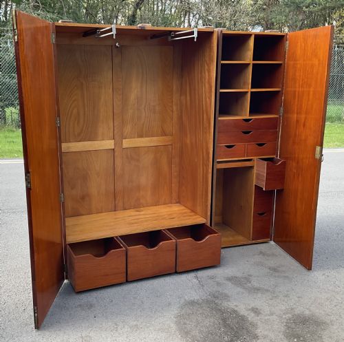 EDWARDIAN LARGE MAHOGANY TRIPLE WARDROBE - ADDITIONAL PHOTO 2