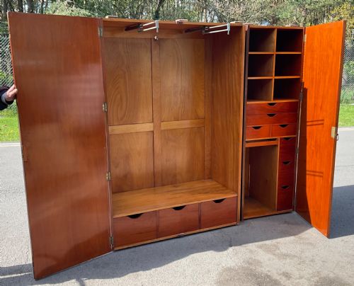 EDWARDIAN LARGE MAHOGANY TRIPLE WARDROBE - ADDITIONAL PHOTO 3