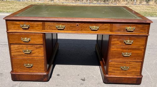 LARGE VICTORIAN MAHOGANY PEDESTAL WRITING DESK - ADDITIONAL PHOTO 1
