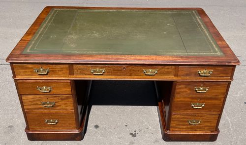 LARGE VICTORIAN MAHOGANY PEDESTAL WRITING DESK - ADDITIONAL PHOTO 2