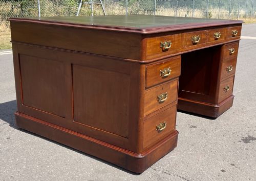 LARGE VICTORIAN MAHOGANY PEDESTAL WRITING DESK - ADDITIONAL PHOTO 5