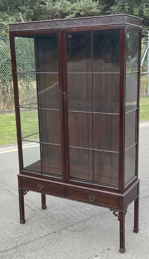 CHIPPENDALE STYLE MAHOGANY DISPLAY CABINET - ADDITIONAL PHOTO 2