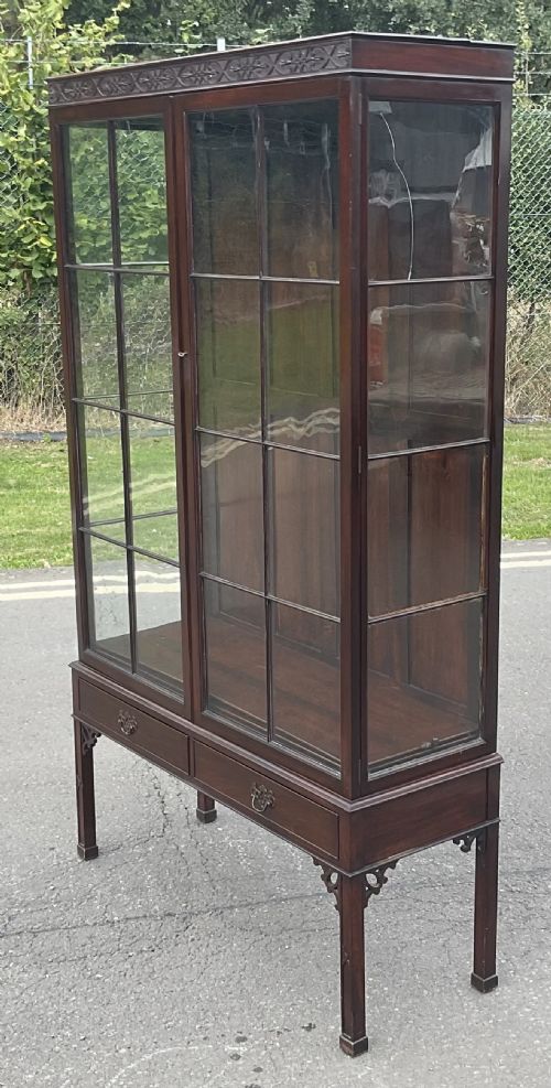 CHIPPENDALE STYLE MAHOGANY DISPLAY CABINET - ADDITIONAL PHOTO 4