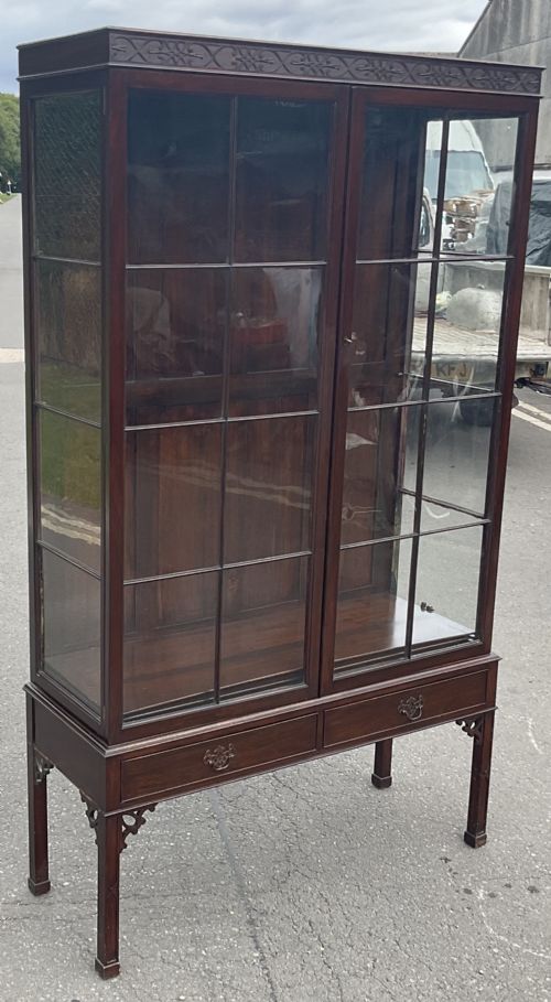 CHIPPENDALE STYLE MAHOGANY DISPLAY CABINET - ADDITIONAL PHOTO 5
