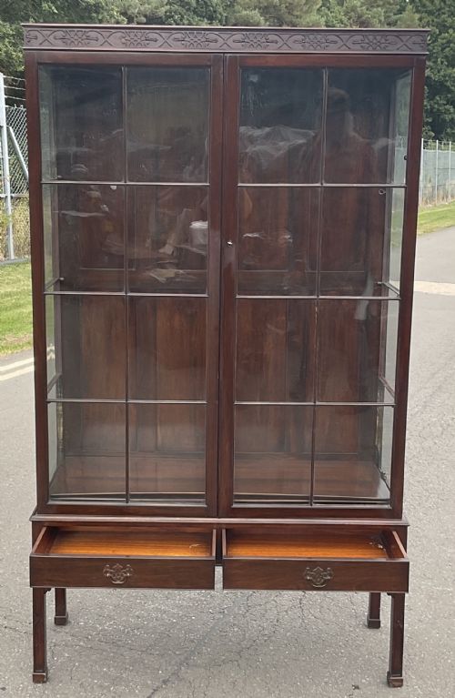 CHIPPENDALE STYLE MAHOGANY DISPLAY CABINET - ADDITIONAL PHOTO 6
