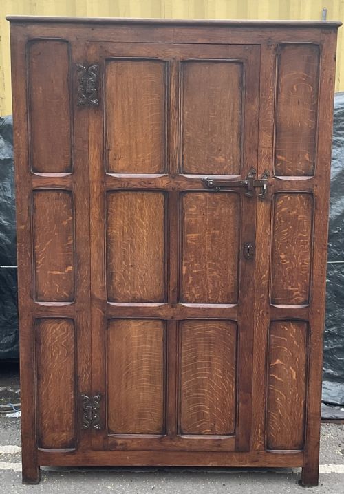 Howard & Sons Large Oak Hall Robe
