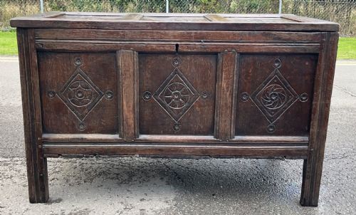ANTIQUE OAK CARVED BLANKET CHEST - ADDITIONAL PHOTO 2
