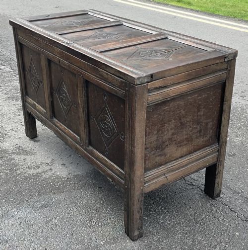 ANTIQUE OAK CARVED BLANKET CHEST - ADDITIONAL PHOTO 3