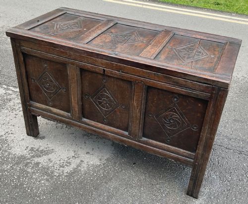 ANTIQUE OAK CARVED BLANKET CHEST - ADDITIONAL PHOTO 5