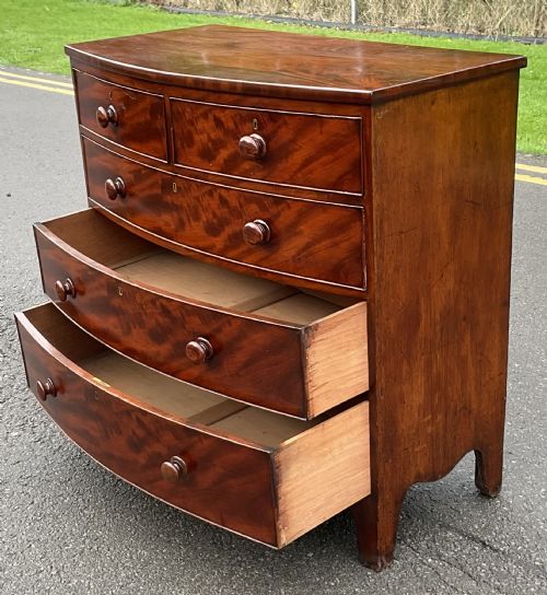 GEORGIAN MAHOGANY BOWFRONT CHEST OF DRAWERS - ADDITIONAL PHOTO 6