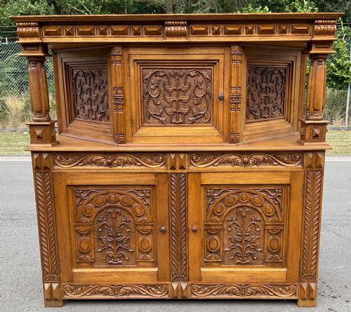 LARGE GOLDEN OAK CARVED COURT CUPBOARD - ADDITIONAL PHOTO 1