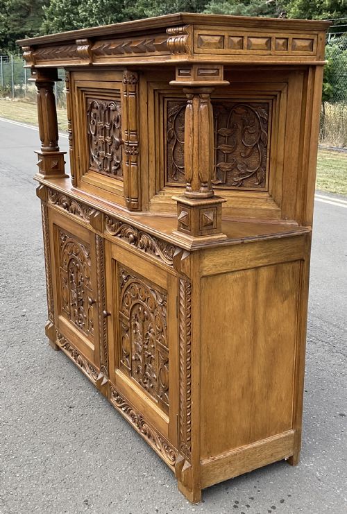 LARGE GOLDEN OAK CARVED COURT CUPBOARD - ADDITIONAL PHOTO 2