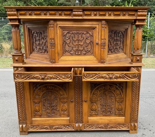 LARGE GOLDEN OAK CARVED COURT CUPBOARD - ADDITIONAL PHOTO 6