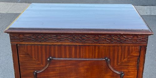 EDWARDIAN MAHOGANY MUSIC CABINET - ADDITIONAL PHOTO 4