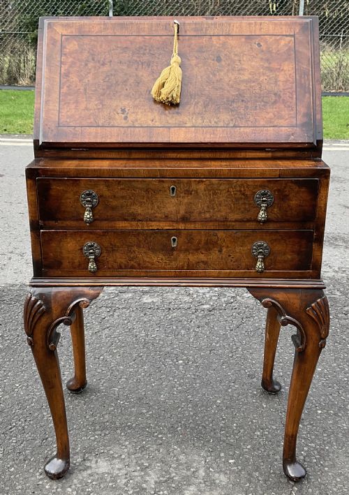 LADIES SMALL WALNUT WRITING BUREAU - ADDITIONAL PHOTO 2