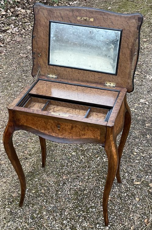 LADIES WALNUT WORK TABLE - ADDITIONAL PHOTO 7