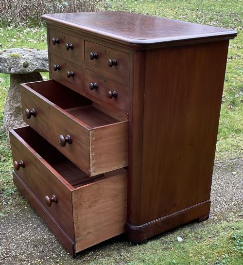 VICTORIAN MAHOGANY CHEST OF DRAWERS - ADDITIONAL PHOTO 10