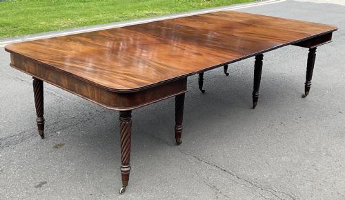 REGENCY MAHOGANY EXTENDING DINING TABLE TO SEAT TWELVE - ADDITIONAL PHOTO 1