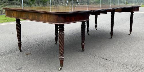 REGENCY MAHOGANY EXTENDING DINING TABLE TO SEAT TWELVE - ADDITIONAL PHOTO 2