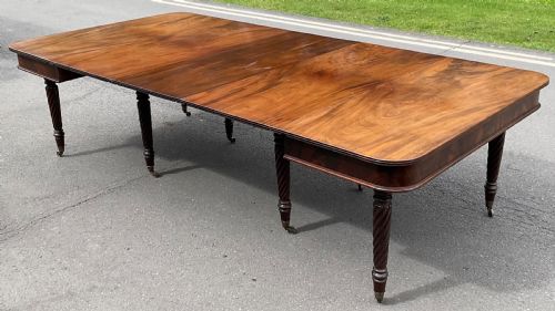REGENCY MAHOGANY EXTENDING DINING TABLE TO SEAT TWELVE - ADDITIONAL PHOTO 5