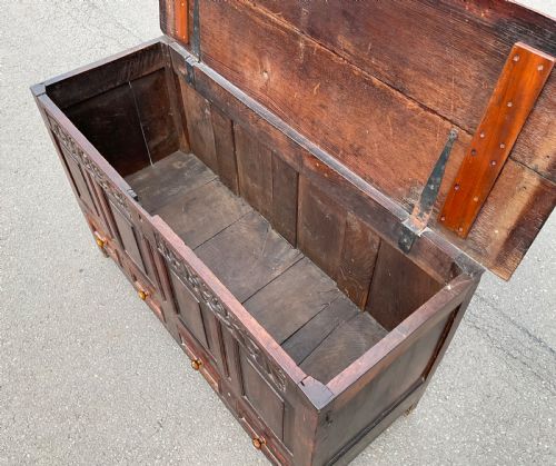 GEORGIAN LARGE OAK MULE CHEST - ADDITIONAL PHOTO 11