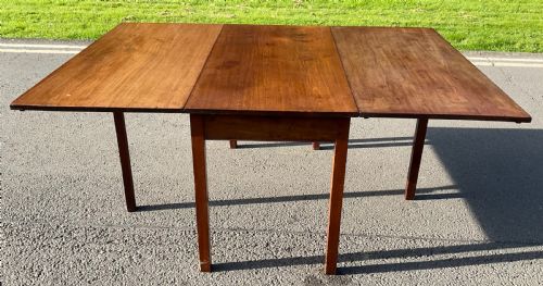 GEORGIAN MAHOGANY EXTENDING DINING TABLE TO SEAT 12 - ADDITIONAL PHOTO 4