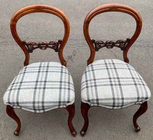 PAIR VICTORIAN WALNUT SIDE CHAIRS