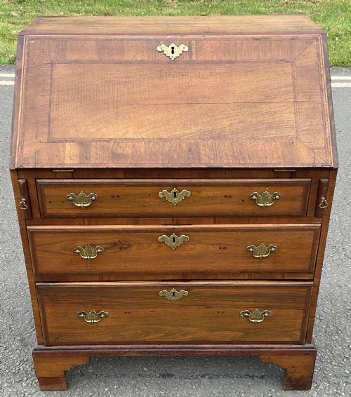 GEORGIAN WALNUT WRITING BUREAU - ADDITIONAL PHOTO 1