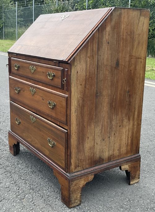 GEORGIAN WALNUT WRITING BUREAU - ADDITIONAL PHOTO 5