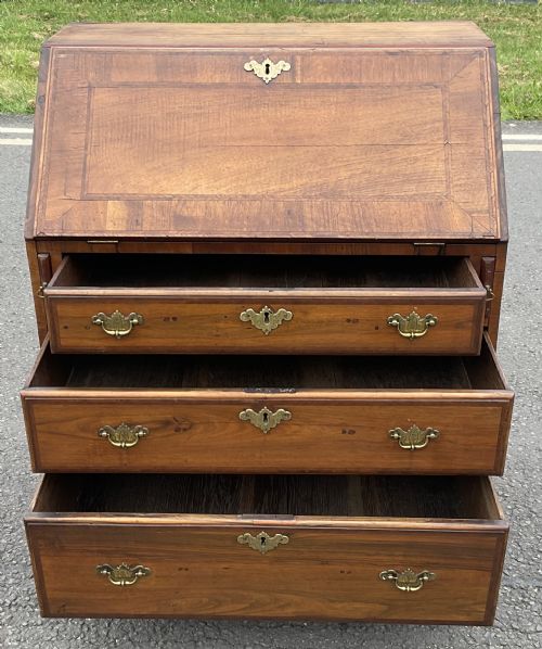 GEORGIAN WALNUT WRITING BUREAU - ADDITIONAL PHOTO 10