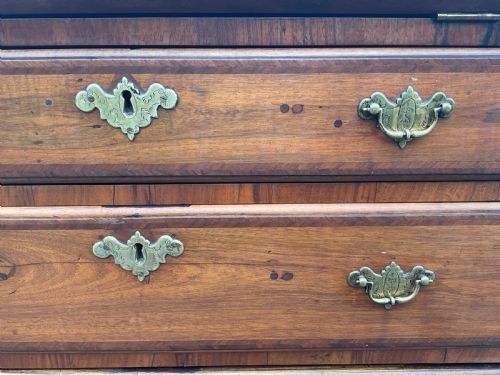 GEORGIAN WALNUT WRITING BUREAU - ADDITIONAL PHOTO 14
